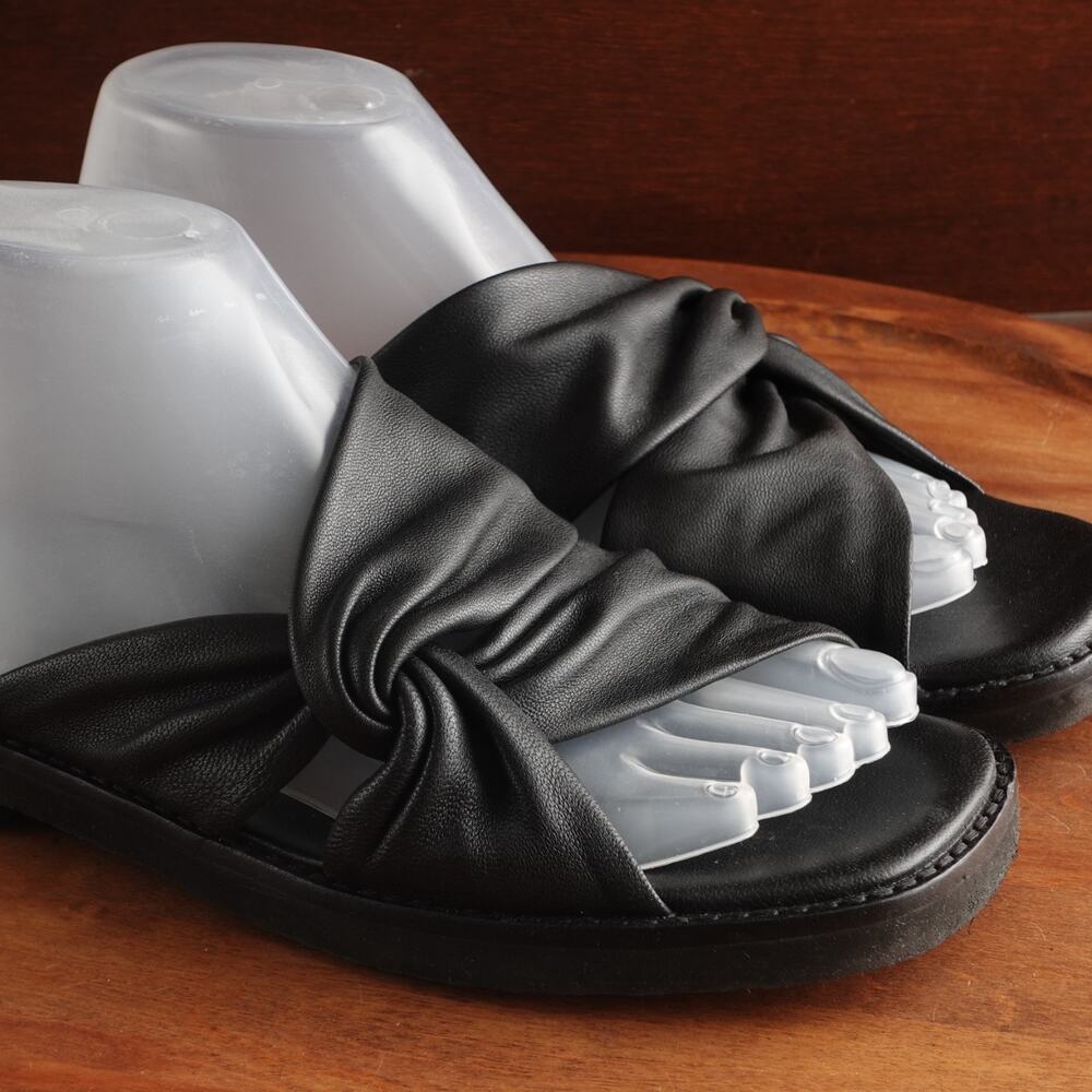 Vince Sandals Womens SZ 8 BLK Leather Slide Minimalist Coastal Flat Resort Shoes - Picture 5 of 14
